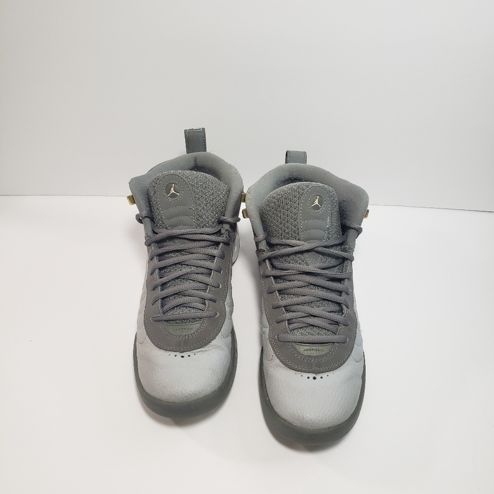 Jordan Jumpman 7 Youth Grey and White Mid-Top Nike Sneaker Pre-owned.